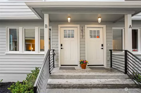 1517 B 44th Ave SW, Seattle, WA 98116
