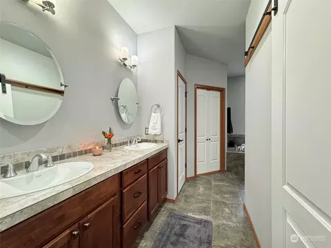 Bath - 121 Doe Pl, Sequim, WA 98382 photo 3 of 4
