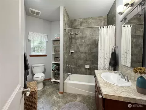 Bath - 121 Doe Pl, Sequim, WA 98382 photo 2 of 4