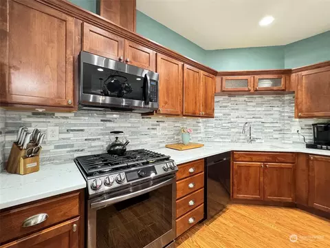 Kitchen - 121 Doe Pl, Sequim, WA 98382 photo 3 of 4