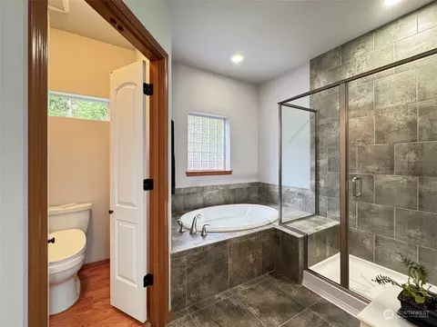 Bath - 121 Doe Pl, Sequim, WA 98382 photo 4 of 4