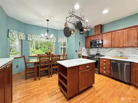Kitchen - 121 Doe Pl, Sequim, WA 98382 photo 2 of 4