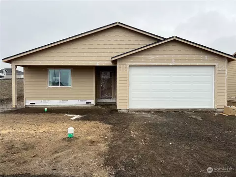 307 S Newark Loop, East Wenatchee, WA 98802