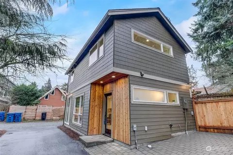 1216 NE 98th St, Seattle, WA 98115