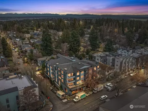 9222 Roosevelt Way NE #201, Seattle, WA 98115