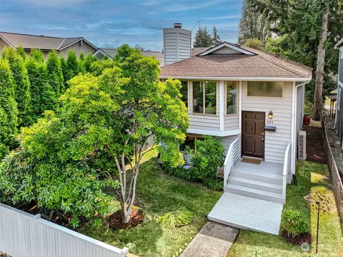 541 N 73rd St, Seattle, WA 98103
