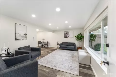 1302 Cascade Dr #4, Everett, WA 98203