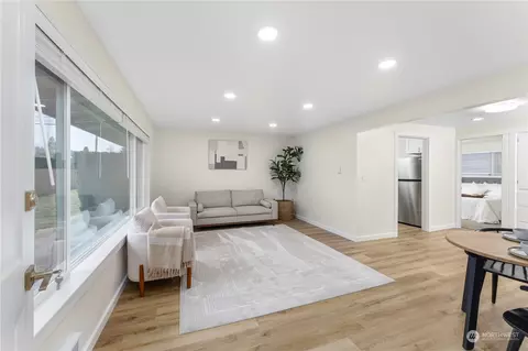 1302 Cascade Dr #3, Everett, WA 98203