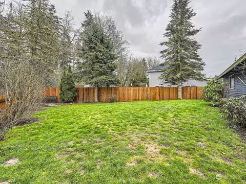 Exterior - 16621 6th Ave SE, Bothell, WA 98012 photo 6 of 11