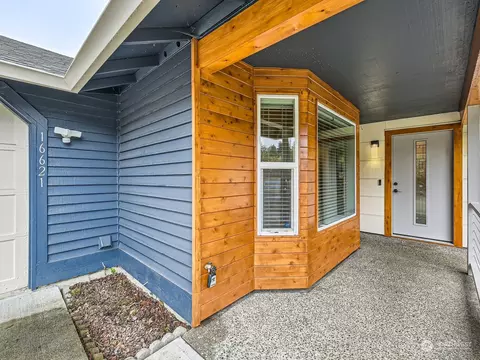 Exterior - 16621 6th Ave SE, Bothell, WA 98012 photo 3 of 11