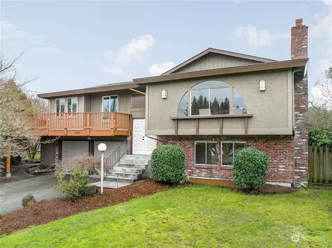 4105 Robin Rd W, University Place, WA 98466