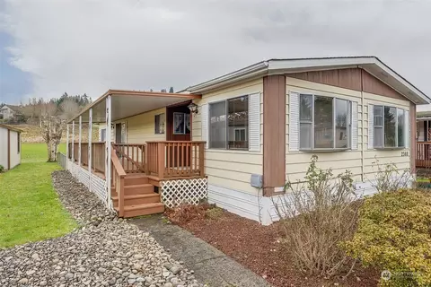 2368 Kingfisher Ln, Kelso, WA 98626