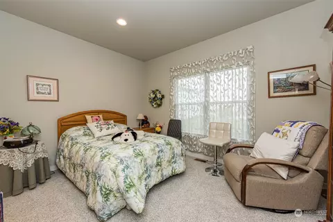 Bedroom - 20 Pear Ct, Sequim, WA 98382 photo 3 of 3
