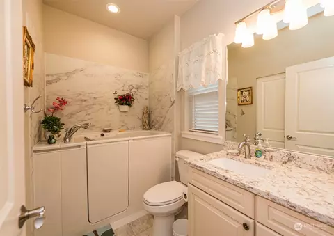 Bath - 20 Pear Ct, Sequim, WA 98382 photo 6 of 6