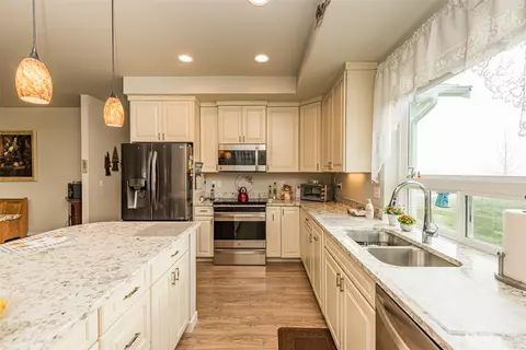 Kitchen - 20 Pear Ct, Sequim, WA 98382 photo 2 of 6