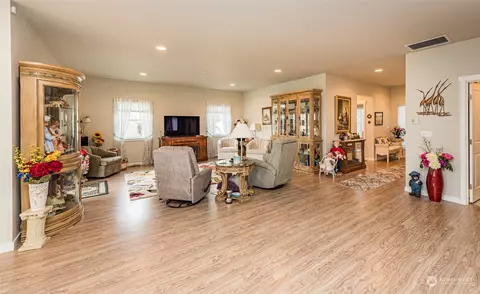 Living - 20 Pear Ct, Sequim, WA 98382 photo 2 of 5