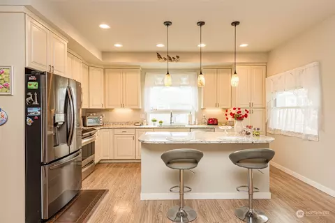 Kitchen - 20 Pear Ct, Sequim, WA 98382 photo 5 of 6