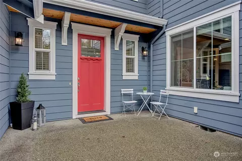 11036 E Riverside Dr, Bothell, WA 98011 photo 2