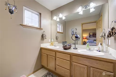 Bath - 20531 2nd Dr SE, Bothell, WA 98012 photo 3 of 4