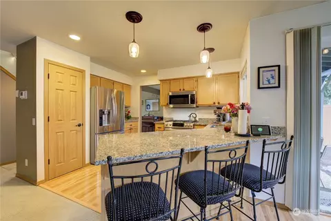 Kitchen - 20531 2nd Dr SE, Bothell, WA 98012 photo 2 of 2