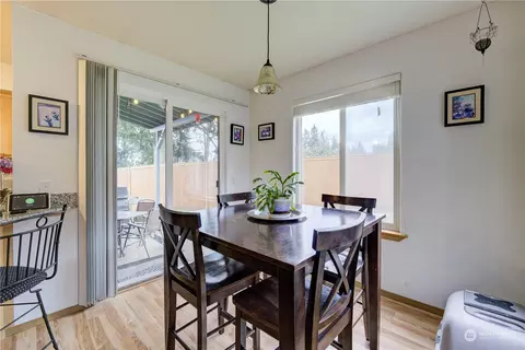 Dining - 20531 2nd Dr SE, Bothell, WA 98012 photo 3 of 4