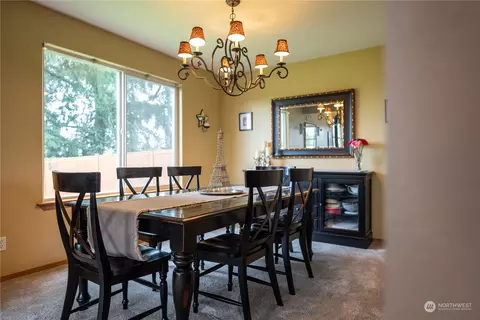Dining - 20531 2nd Dr SE, Bothell, WA 98012 photo 2 of 4