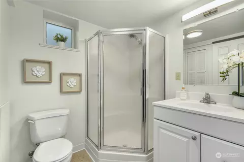 Bath - 1317 N 79th St, Seattle, WA 98103 photo 4 of 4