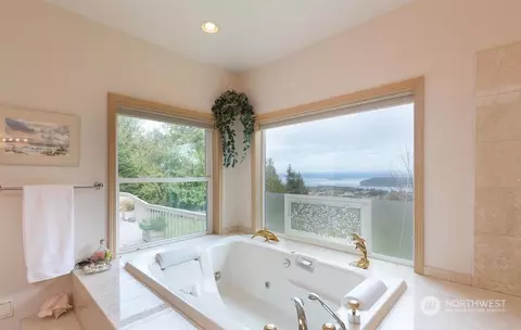 Bath - 485 Doe Run Rd, Sequim, WA 98382 photo 3 of 6