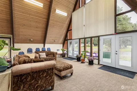 Living - 323 Dungeness Mdws, Sequim, WA 98382 photo 3 of 4