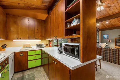Kitchen - 323 Dungeness Mdws, Sequim, WA 98382 photo 2 of 2