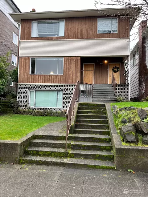 4745 4747 Ab 18th Ave NE, Seattle, WA 98105