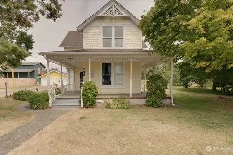 748 State Route 101, Chinook, WA 98614