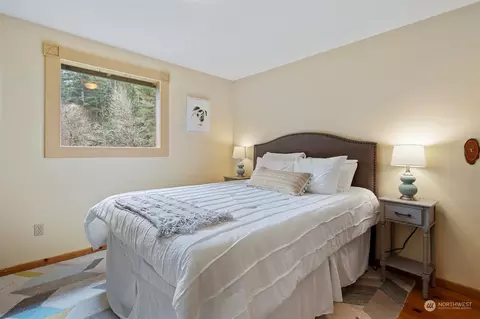 Bedroom - 4391 Peaceful Pl, Langley, WA 98260 photo 1 of 7