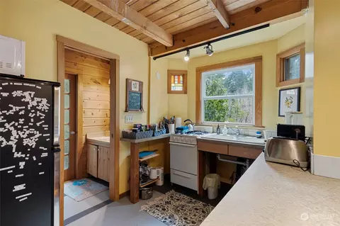 Kitchen - 4391 Peaceful Pl, Langley, WA 98260 photo 2 of 3