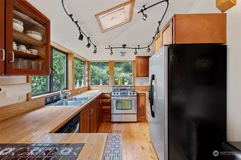 Kitchen - 4391 Peaceful Pl, Langley, WA 98260 photo 1 of 3