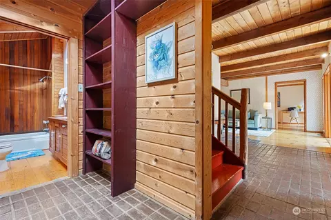 Entry Way - 4391 Peaceful Pl, Langley, WA 98260 photo 2 of 2