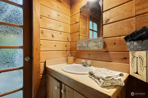 Bath - 4391 Peaceful Pl, Langley, WA 98260 photo 3 of 3