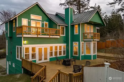 2313 W Beach Rd, Oak Harbor, WA 98277