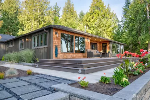 2393 S East Camano Dr, Camano Island, WA 98282