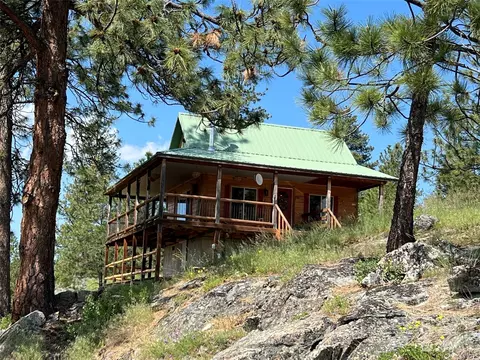 151 B Cape Labelle Rd, Tonasket, WA 98855