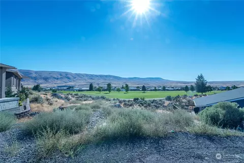 409 Peachtree Pl SW #168, Mattawa, WA 99349