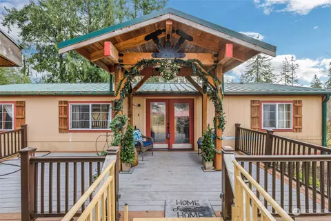 1376 Graham Dr, Camano Island, WA 98282