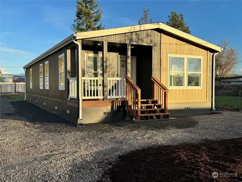 562 Hall Rd, Silverlake, WA 98645