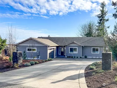 90 Pioneer Dr, Port Ludlow, WA 98365