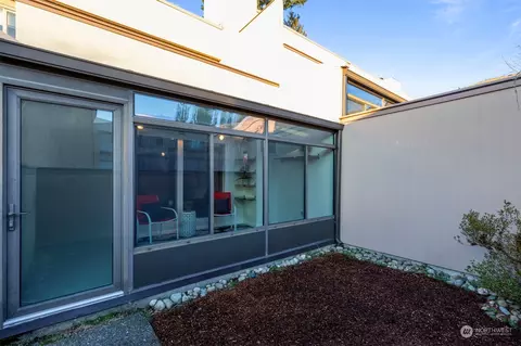 8227 212th St SW #202, Edmonds, WA 98026