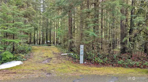 103 2 Pioneer Cir, Deming, WA 98244