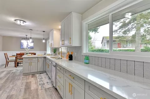 9505 Holly Dr, Everett, WA 98204 photo 10