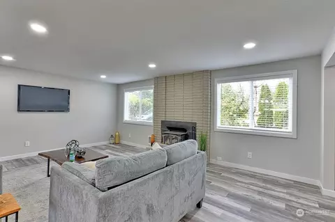 9505 Holly Dr, Everett, WA 98204 photo 3