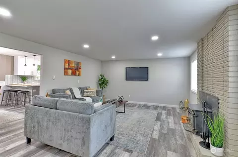 9505 Holly Dr, Everett, WA 98204 photo 2