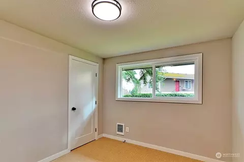 9505 Holly Dr, Everett, WA 98204 photo 12